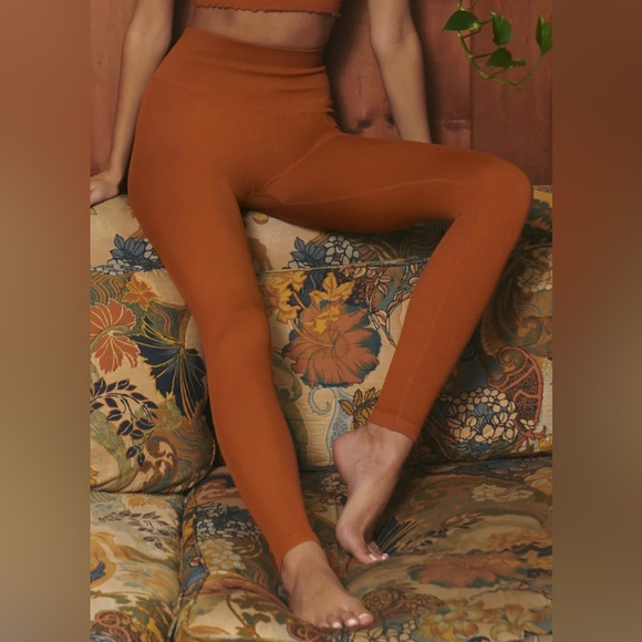 (NWOT) Spiritual Gangster Seamless Leggings in  Carmel color - Picture 4 of 6